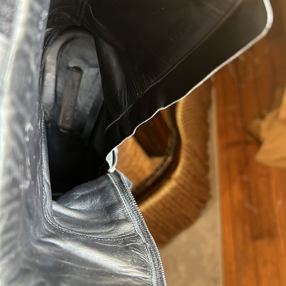 Loui Vuitton boots authentic - Picture 5 of 12